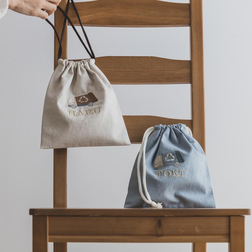 はたらくくるま　コップ袋　巾着　 名入れ　　男の子　コットンリネン1枚目の画像